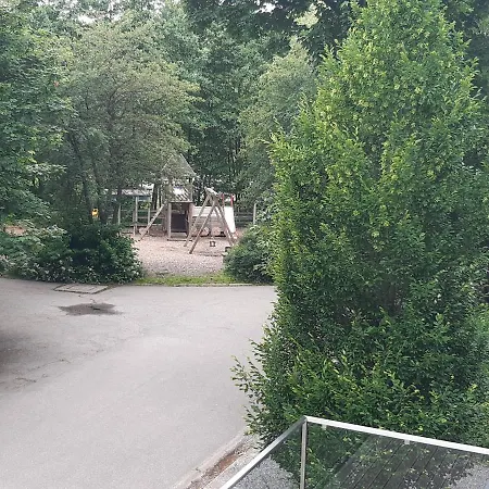 Bee Tree Avec Terrasse Pres Du アパート